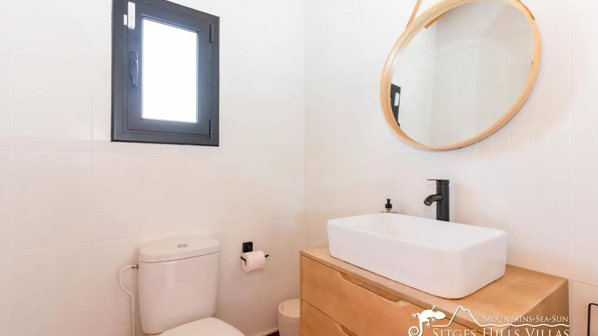 Villa Serranita - Stylish Holiday Home With Views And Air Conditioning 15 Mins To Sitges Olivella 0*,  Hiszpania